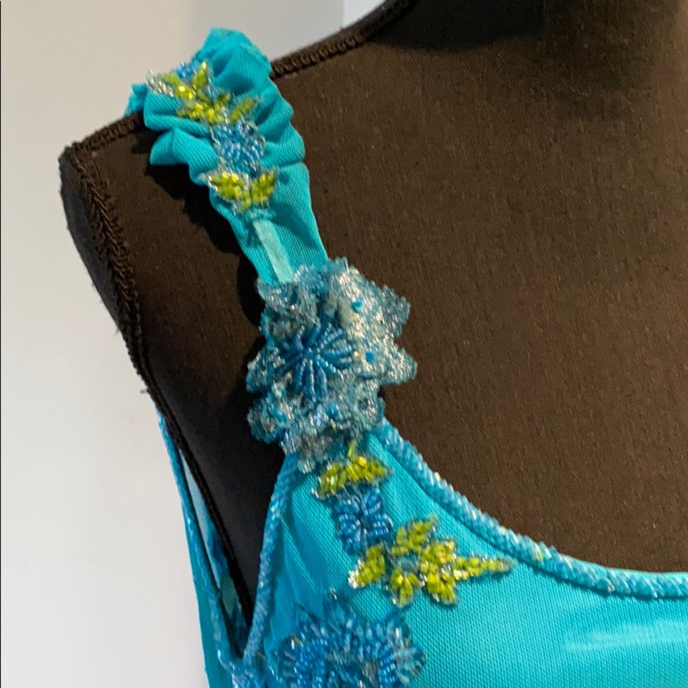 Evening dress with beads - Picture 2 of 16